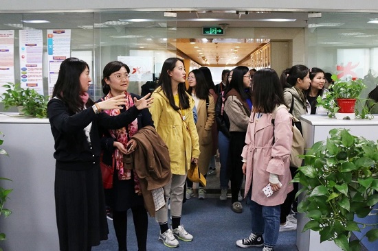 TapTap师生走进高教社照片2.jpg